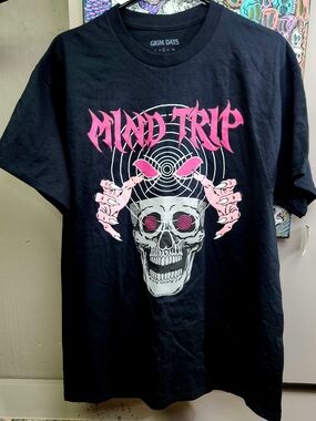 Mind Trip Skull Graphic Tee - Black/Pink